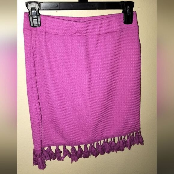 SHEIN fucsia colored mini skirt; size Medium NWOT - Picture 1 of 8